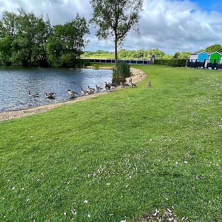 Waters Edge, Hoburne Cotswolds Villa Южен Сърни Екстериор снимка