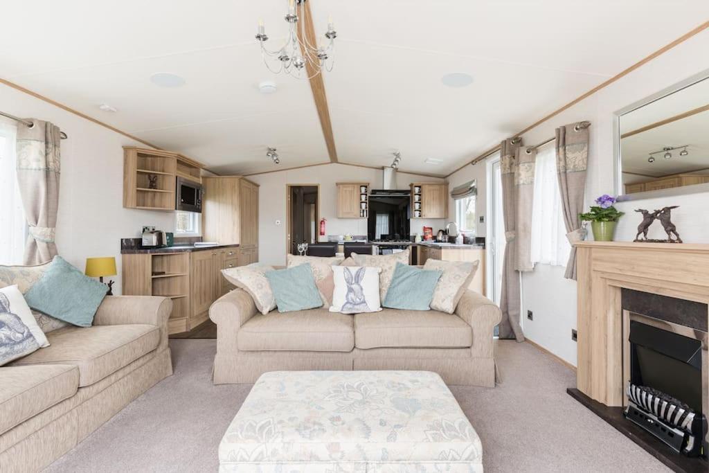 Waters Edge, Hoburne Cotswolds Villa Южен Сърни Екстериор снимка