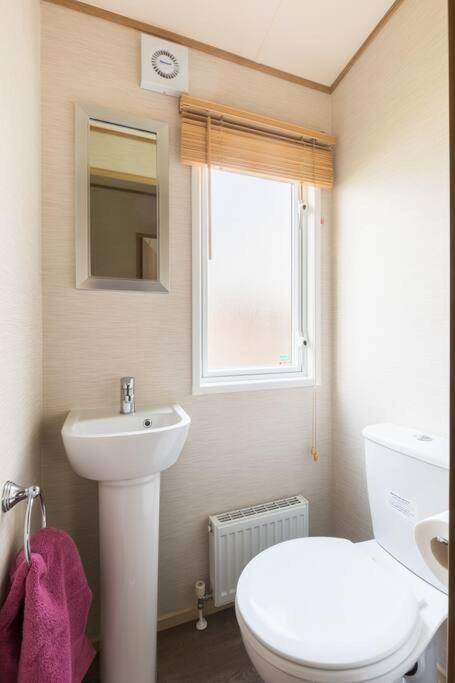Waters Edge, Hoburne Cotswolds Villa Южен Сърни Екстериор снимка