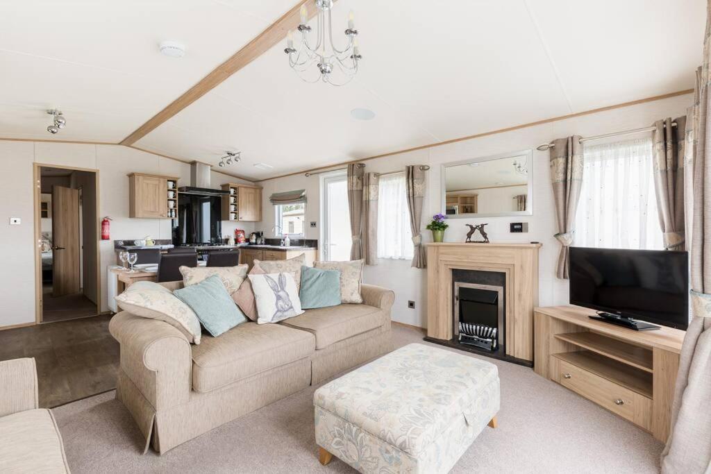 Waters Edge, Hoburne Cotswolds Villa Южен Сърни Екстериор снимка