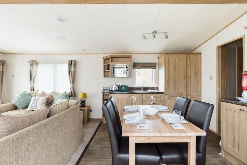 Waters Edge, Hoburne Cotswolds Villa Южен Сърни Екстериор снимка