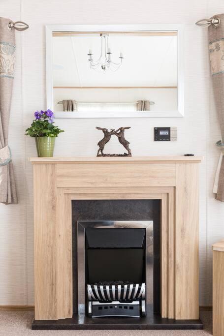 Waters Edge, Hoburne Cotswolds Villa Южен Сърни Екстериор снимка